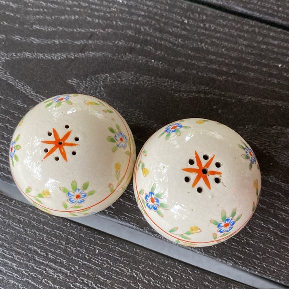 🧂 Vintage Salt and Pepper Shakers 🧂 - Picture 6 of 7